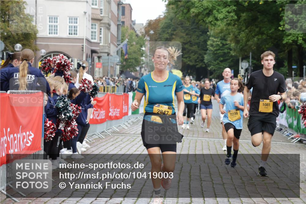 13.09.2026 - Kiel Lauf Yannick Fuchs http://msf.ph/oto/10419003 13.09.2026 09:40:31 Ziel 1081, 2284, 2695, 2847, 3694, 7239, 11750, 1120, 2284, 2546, 3416, 3724, 4987, 5081, 5946, 6209, 9734, 10413, 10418, 10825, 10971, 11410, 12715, 420, 1630, 3552, 6563, 7131, 7730, 9578, 10353, 11792, 12225, 2123, 6209, 8620, 10031, 11034 meine-sportfotos.de