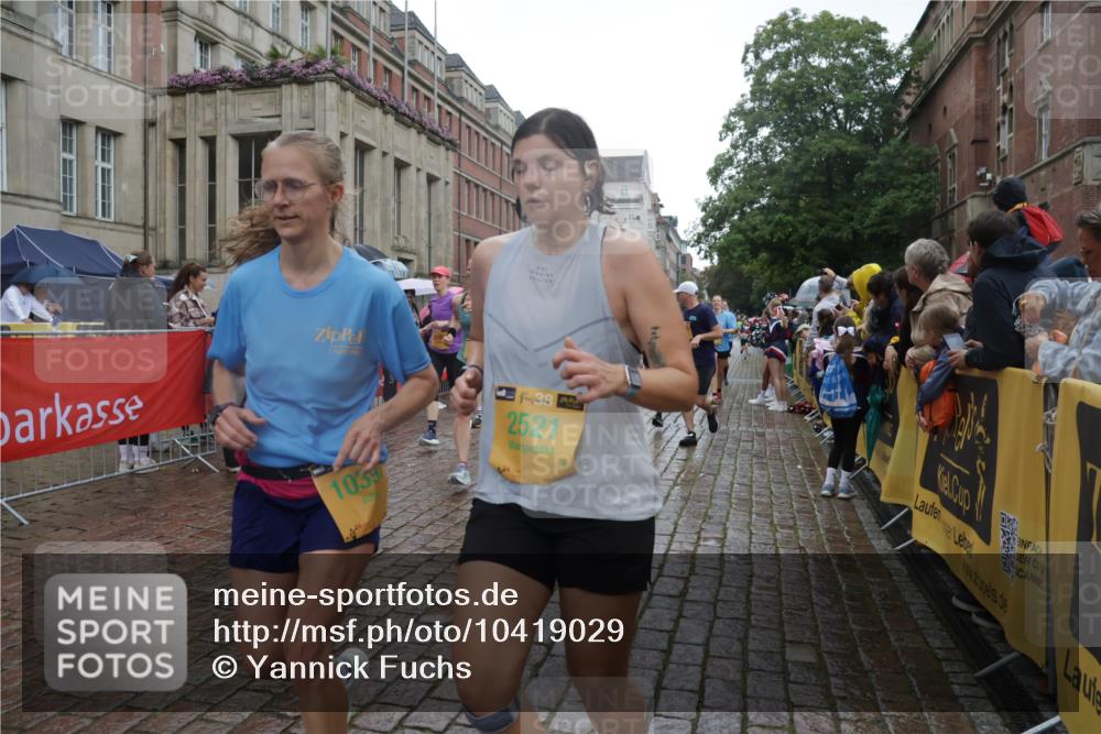 13.09.2026 - Kiel Lauf Yannick Fuchs http://msf.ph/oto/10419029 13.09.2026 10:51:14 Ziel 238, 251, 260, 386, 638, 680, 1758, 2247, 2672, 2730, 3873, 4258, 4259, 4271, 4745, 5525, 5999, 6293, 6865, 6948, 8464, 9007, 9742, 9834, 10455, 11154, 11214, 11281, 11579, 11910, 12237, 12644, 12823, 715, 1442, 2029, 2521, 2578, 2772, 3238, 3295, 4106, 4273, 4279, 4354, 4745, 5426, 5430, 5992, 6557, 7013, 7224, 7314, 7469, 8105, 8215, 8848, 9092, 9508, 9599, 9689, 9798, 10028, 10029, 10192, 10198, 10391, 10968, 11454, 11684, 11960, 12262, 1904, 5800 meine-sportfotos.de