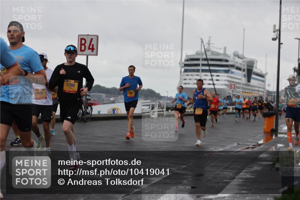 13.09.2026 - Kiel Lauf Andreas Tolksdorf http://msf.ph/oto/10419041 13.09.2026 10:57:16 Kiellinie 8402, 205, 4, 1, 39, 2300, 1661, 3731, 3 meine-sportfotos.de