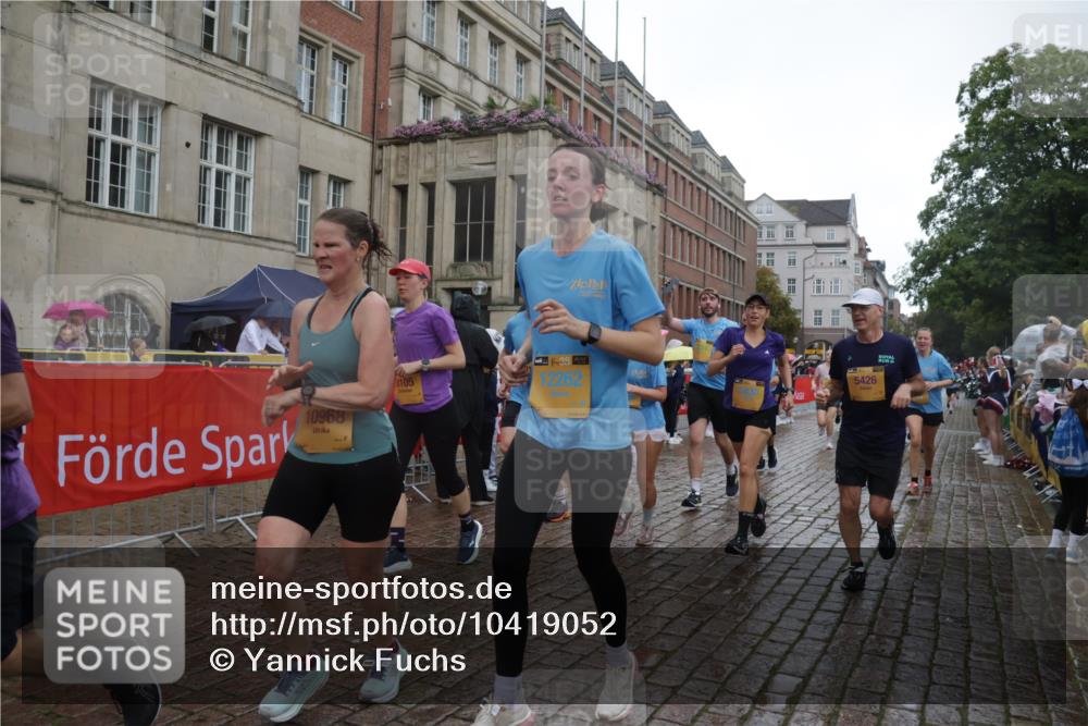 13.09.2026 - Kiel Lauf Yannick Fuchs http://msf.ph/oto/10419052 13.09.2026 10:51:15 Ziel 238, 251, 260, 386, 638, 680, 1758, 2247, 2672, 2730, 3873, 4205, 4258, 4259, 4271, 5525, 5999, 6293, 6865, 6948, 8464, 9007, 9742, 9834, 10455, 11154, 11171, 11214, 11281, 11579, 11910, 12237, 12644, 12823, 715, 1442, 2029, 2578, 2772, 3238, 3295, 4106, 4273, 4279, 4354, 4745, 5426, 5430, 5992, 6557, 7013, 7224, 7314, 7469, 8105, 8215, 8848, 9092, 9508, 9599, 9689, 9798, 10028, 10029, 10198, 10968, 11454, 11684, 11960, 12262, 101, 1904, 5800 meine-sportfotos.de