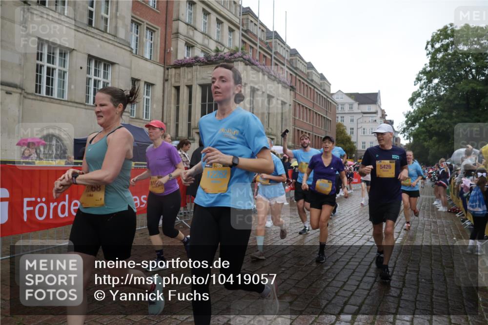 13.09.2026 - Kiel Lauf Yannick Fuchs http://msf.ph/oto/10419057 13.09.2026 10:51:15 Ziel 238, 251, 260, 386, 638, 680, 1758, 2247, 2672, 2730, 3873, 4205, 4258, 4259, 4271, 5525, 5999, 6293, 6865, 6948, 8464, 9007, 9742, 9834, 10455, 11154, 11171, 11214, 11281, 11579, 11910, 12237, 12644, 12823, 715, 1442, 2029, 2578, 2772, 3238, 3295, 4106, 4273, 4279, 4354, 4745, 5426, 5430, 5992, 6557, 7013, 7224, 7314, 7469, 8105, 8215, 8848, 9092, 9508, 9599, 9689, 9798, 10028, 10029, 10198, 10968, 11454, 11684, 11960, 12262, 101, 1904, 5800 meine-sportfotos.de