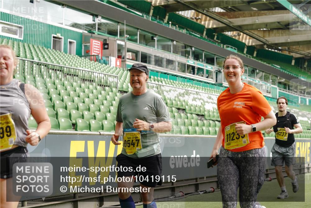 13.09.2026 - 21. swb-Marathon Bremen Michael Burmester http://msf.ph/oto/10419115 13.09.2026 10:43:28 Laufen im Stadion 10002, 10004, 10005, 10148, 10271, 10295, 10303, 10325, 10330, 10335, 10361, 10362, 10395, 10396, 10402, 10459, 10474, 10490, 10491, 10513, 10519, 10557, 10572, 10605, 10606, 10629, 10665, 10752, 10756, 10773, 10779, 10784, 10805, 10854, 10880, 10882, 10899, 10900, 10997, 10999, 11026, 11027, 11041, 11078, 11084, 11085, 11090, 11097, 11098, 11140, 11173, 11192, 11217, 11233, 11264, 11274, 11307, 11333, 11337, 11355, 11408, 11448, 11456, 11461, 11482 meine-sportfotos.de