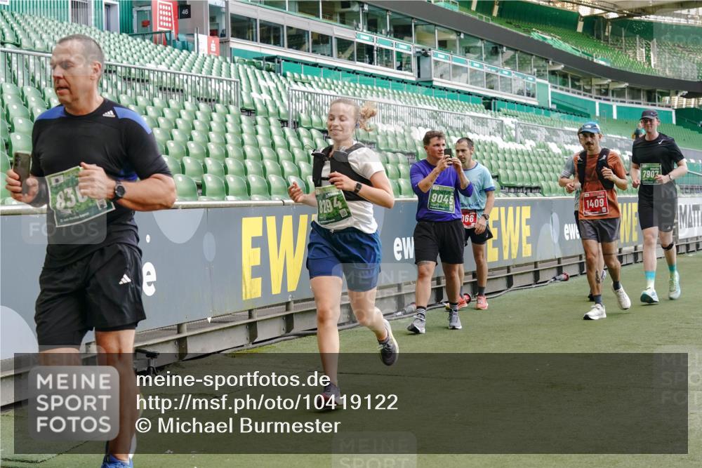 13.09.2026 - 21. swb-Marathon Bremen Michael Burmester http://msf.ph/oto/10419122 13.09.2026 13:20:54 Laufen im Stadion 258, 423, 441, 464, 601, 620, 704, 782, 1060, 1066, 1094, 1129, 1156, 1158, 1177, 1316, 1409, 1439, 1446, 1518, 1676, 1697, 1756, 1808, 1815, 1846, 1916, 2010, 2028, 2064, 2139, 2201, 2258, 2278, 2349, 2394, 2395, 2414, 2417, 2437, 2501, 2519, 2533, 2551, 2588, 2626, 2694, 2695, 2702, 2722, 2736, 2756, 2793, 2828, 2886, 2954, 2995, 3004, 3010, 3017, 3018, 3022, 3035, 3036, 3037, 3059, 3070, 3074, 3102, 3116, 3139, 3144, 3225, 3243, 3263, 3264, 3310, 3315 meine-sportfotos.de