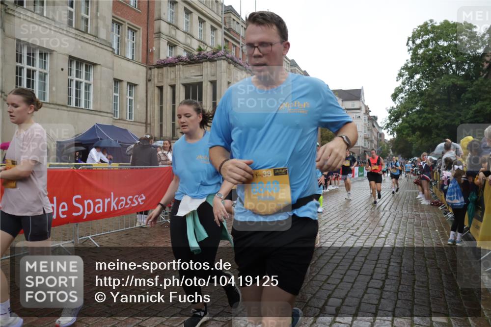13.09.2026 - Kiel Lauf Yannick Fuchs http://msf.ph/oto/10419125 13.09.2026 10:51:20 Ziel 238, 240, 251, 260, 680, 901, 2247, 2672, 2803, 3029, 3751, 3879, 4205, 4271, 5525, 6663, 6865, 6948, 7043, 9742, 9834, 9951, 10617, 11154, 11171, 11214, 11579, 12019, 12237, 12300, 12644, 12823, 386, 638, 715, 1442, 1758, 2029, 2247, 2578, 2730, 2772, 3238, 3873, 4106, 4258, 4259, 4273, 4354, 4745, 5992, 5999, 6293, 6557, 7013, 7314, 7469, 8215, 8464, 8848, 9007, 9092, 9508, 9689, 9798, 10028, 10029, 11454, 101, 310, 1754, 2393, 7141, 715 meine-sportfotos.de