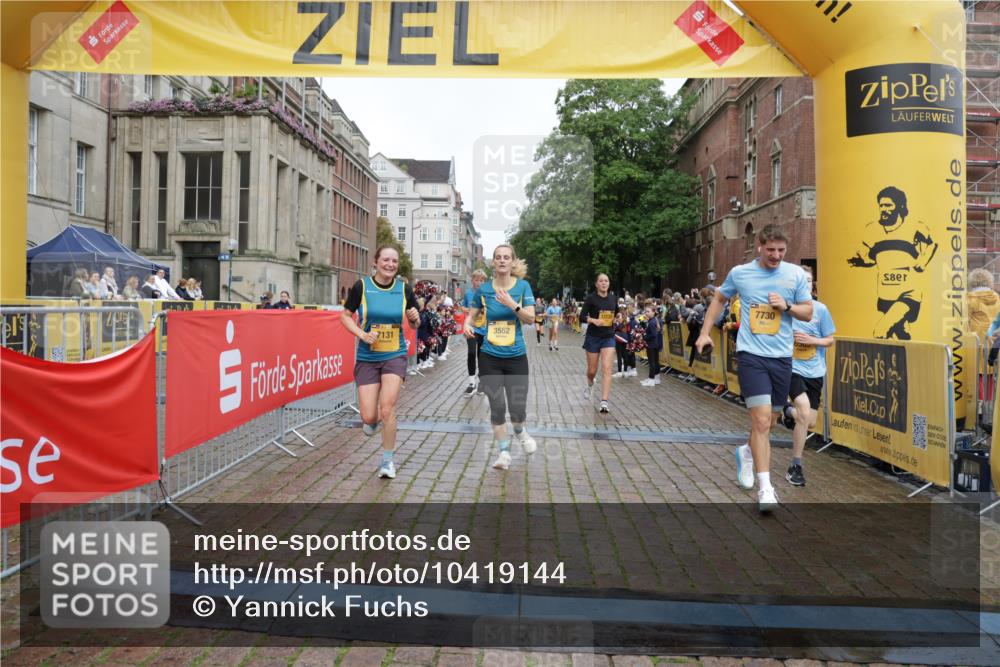 13.09.2026 - Kiel Lauf Yannick Fuchs http://msf.ph/oto/10419144 13.09.2026 09:40:40 Ziel 420, 1081, 2847, 3552, 6563, 7131, 7239, 7730, 10353, 11750, 11792, 12225, 1120, 2284, 2546, 2695, 3694, 3724, 4987, 5081, 9734, 10413, 10418, 10825, 10971, 11410, 12715, 1630, 1787, 5039, 6299, 8389, 8493, 8636, 9578, 9726, 10202, 1120, 3416, 5081, 5946 meine-sportfotos.de