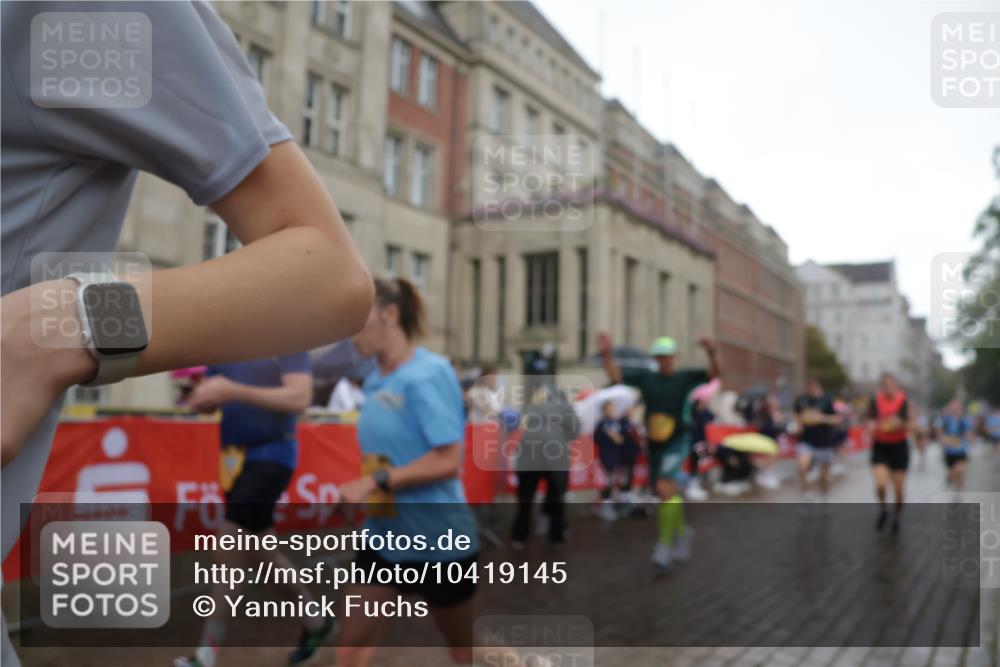13.09.2026 - Kiel Lauf Yannick Fuchs http://msf.ph/oto/10419145 13.09.2026 10:51:21 Ziel 238, 240, 251, 260, 680, 901, 2672, 2803, 3029, 3751, 3879, 4205, 4271, 5525, 6663, 6865, 6948, 7043, 9742, 9834, 9951, 10617, 11154, 11171, 11214, 11579, 12019, 12237, 12300, 12644, 12823, 386, 638, 715, 1442, 1758, 2029, 2247, 2578, 2730, 2772, 3873, 4106, 4258, 4259, 4273, 4354, 4745, 5992, 5999, 6293, 6557, 7013, 7314, 7469, 8215, 8464, 9007, 9092, 9508, 9689, 9798, 11454, 101, 201, 310, 1754, 2393, 2468, 3013, 4084, 7141, 715 meine-sportfotos.de