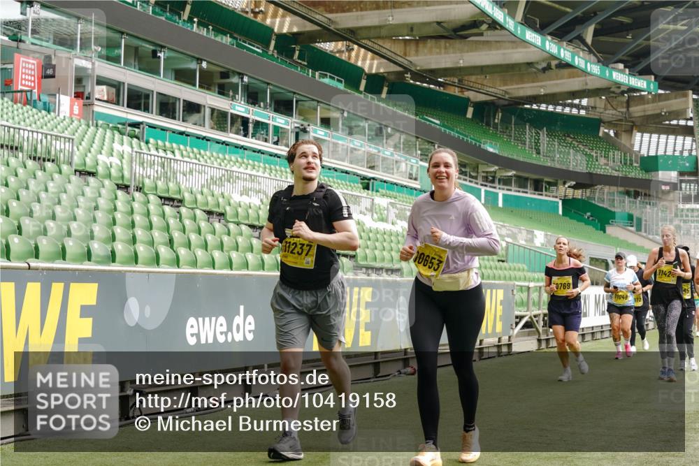 13.09.2026 - 21. swb-Marathon Bremen Michael Burmester http://msf.ph/oto/10419158 13.09.2026 10:43:29 Laufen im Stadion 10002, 10004, 10005, 10148, 10271, 10295, 10303, 10325, 10330, 10335, 10361, 10362, 10395, 10396, 10402, 10459, 10474, 10490, 10491, 10513, 10557, 10572, 10605, 10606, 10629, 10665, 10752, 10756, 10773, 10779, 10784, 10805, 10854, 10880, 10882, 10899, 10900, 10997, 10999, 11026, 11027, 11041, 11078, 11084, 11085, 11090, 11097, 11098, 11140, 11173, 11192, 11217, 11233, 11264, 11274, 11307, 11333, 11337, 11355, 11408, 11448, 11456, 11461, 11482 meine-sportfotos.de