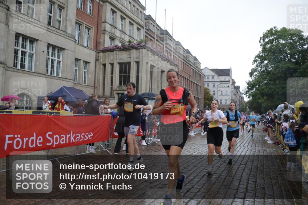 13.09.2026 - Kiel Lauf Yannick Fuchs http://msf.ph/oto/10419173 13.09.2026 10:51:23 Ziel 238, 240, 251, 260, 680, 901, 2672, 2803, 3029, 3751, 3879, 4040, 4205, 4271, 4619, 5525, 6663, 6865, 6948, 7043, 7914, 9030, 9699, 9742, 9834, 9951, 10459, 10474, 10617, 11171, 12019, 12237, 12300, 12644, 386, 638, 1442, 1758, 2247, 2578, 2730, 2772, 3873, 4106, 4258, 4259, 4271, 4273, 4354, 4745, 5992, 5999, 6293, 6557, 7013, 7314, 7469, 8215, 8464, 9007, 9092, 9508, 9689, 9798, 11454, 101, 201, 310, 1754, 2393, 2468, 3013, 4084, 5174, 7141, 715 meine-sportfotos.de