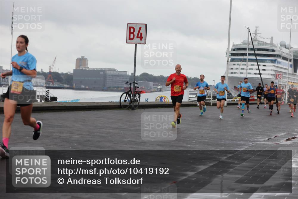 13.09.2026 - Kiel Lauf Andreas Tolksdorf http://msf.ph/oto/10419192 13.09.2026 10:57:21 Kiellinie 731, 4, 2124, 3 meine-sportfotos.de
