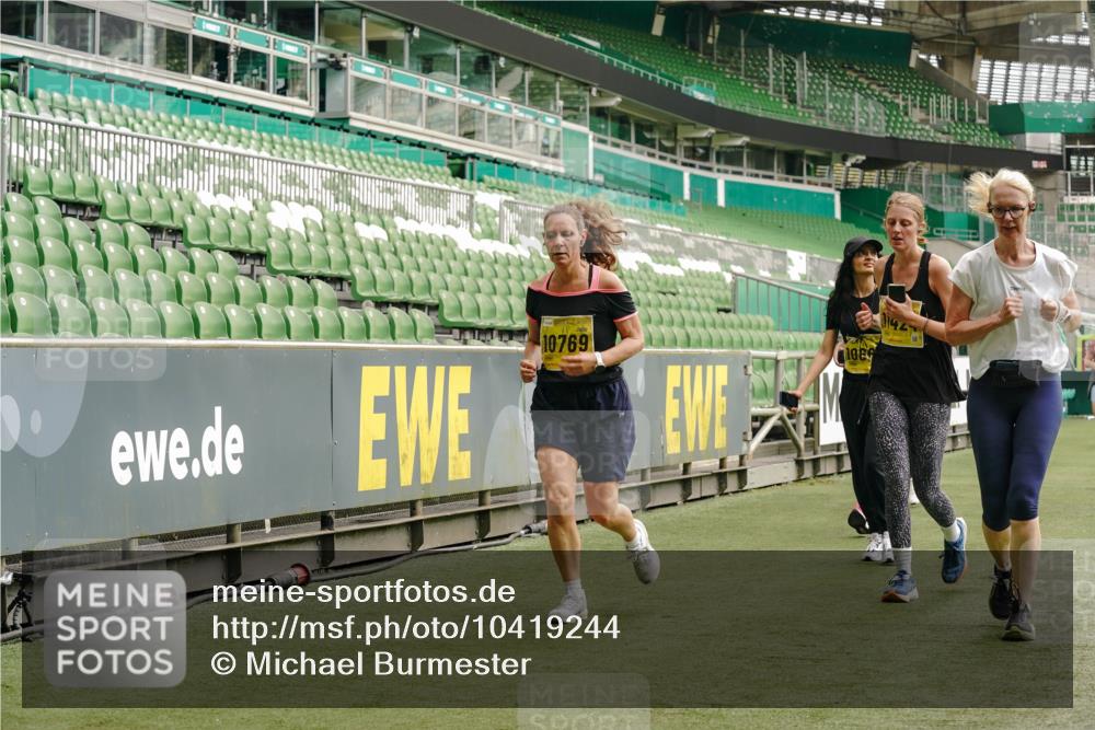 13.09.2026 - 21. swb-Marathon Bremen Michael Burmester http://msf.ph/oto/10419244 13.09.2026 10:43:32 Laufen im Stadion 10002, 10004, 10005, 10148, 10271, 10295, 10303, 10325, 10330, 10335, 10361, 10362, 10395, 10396, 10402, 10459, 10474, 10490, 10491, 10513, 10557, 10572, 10605, 10606, 10629, 10665, 10752, 10756, 10773, 10779, 10784, 10805, 10854, 10880, 10882, 10899, 10900, 10997, 10999, 11026, 11027, 11041, 11078, 11084, 11085, 11090, 11097, 11098, 11140, 11173, 11192, 11217, 11233, 11264, 11274, 11307, 11333, 11337, 11355, 11408, 11448, 11456, 11461, 11482 meine-sportfotos.de