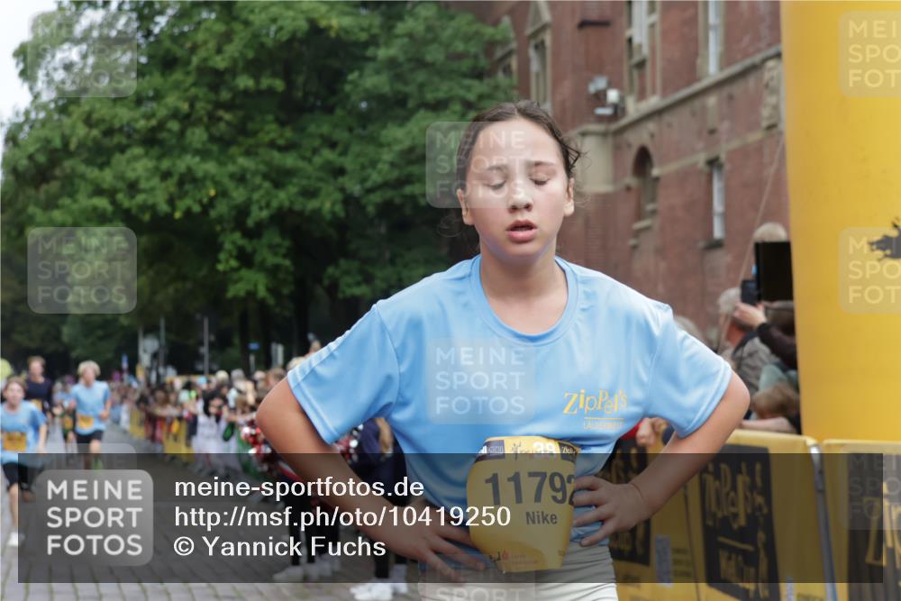 13.09.2026 - Kiel Lauf Yannick Fuchs http://msf.ph/oto/10419250 13.09.2026 09:40:48 Ziel 420, 1630, 3552, 6299, 6563, 7131, 7730, 8636, 9578, 10353, 11792, 12225, 1081, 2284, 2695, 2847, 3694, 3724, 4987, 6563, 7131, 7239, 7730, 9734, 10413, 10418, 10825, 10971, 11410, 11750, 1593, 1787, 3883, 4137, 5039, 8389, 8493, 9726, 10202, 2546, 5081, 10413, 10825, 11410, 12715 meine-sportfotos.de