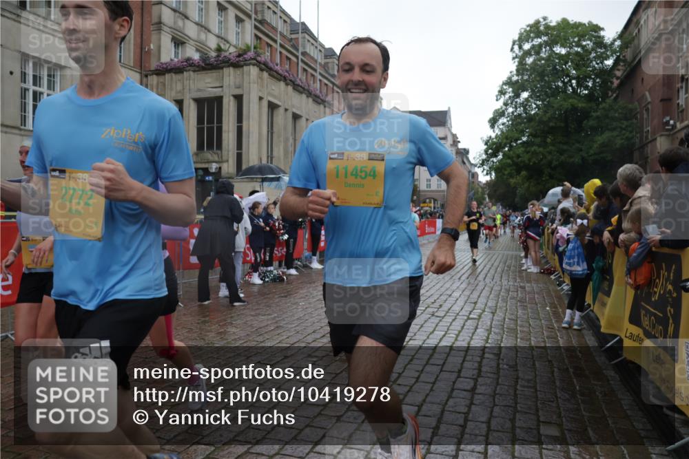 13.09.2026 - Kiel Lauf Yannick Fuchs http://msf.ph/oto/10419278 13.09.2026 10:51:28 Ziel 240, 901, 1804, 2035, 2519, 2690, 2803, 3029, 3751, 3879, 4040, 4205, 4619, 4646, 4939, 5735, 6663, 6865, 6928, 7043, 7914, 8373, 9030, 9699, 9951, 9970, 10384, 10459, 10474, 10617, 11171, 12019, 12300, 12420, 12644, 238, 251, 260, 386, 638, 680, 1442, 1758, 2247, 2672, 2730, 2772, 3873, 4106, 4258, 4259, 4271, 4273, 4354, 4745, 5525, 5999, 6293, 6557, 6948, 7013, 7469, 8464, 9007, 9092, 9689, 11454, 101, 201, 310, 1754, 2393, 2468, 3013, 4084, 5174, 7141, 715 meine-sportfotos.de