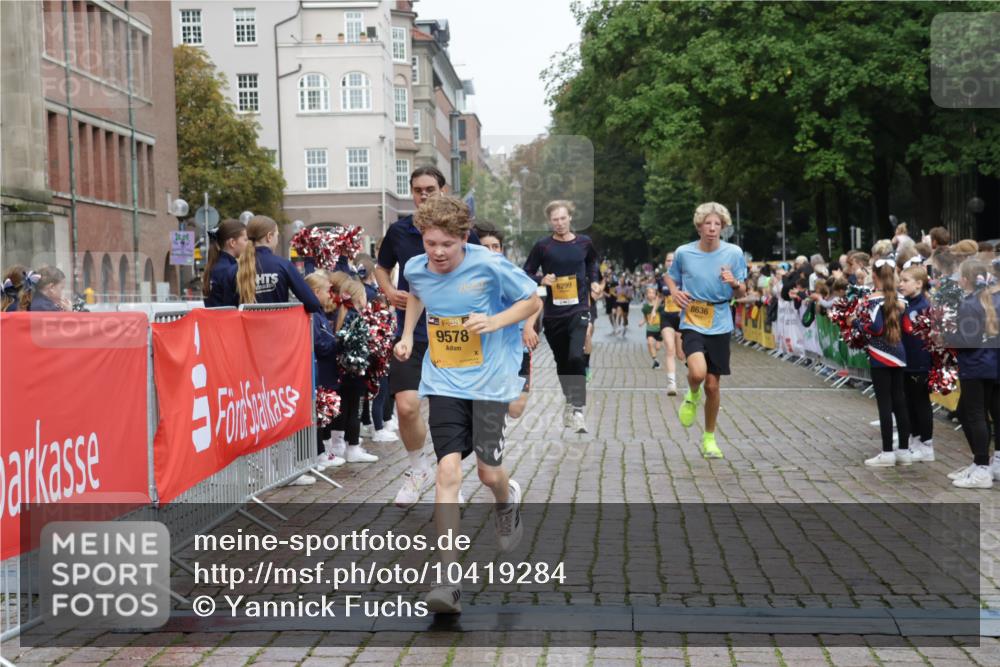 13.09.2026 - Kiel Lauf Yannick Fuchs http://msf.ph/oto/10419284 13.09.2026 09:40:51 Ziel 420, 1630, 5039, 6299, 8493, 8636, 9578, 9726, 10353, 11792, 12225, 1081, 2284, 2695, 2847, 3552, 3694, 3724, 4987, 6563, 7131, 7239, 7730, 9734, 10418, 10971, 11750, 12225, 1593, 1787, 3883, 4137, 8389, 9608, 10202, 2546, 3724, 9734, 10413, 10418, 10825, 10971, 11410, 12715 meine-sportfotos.de