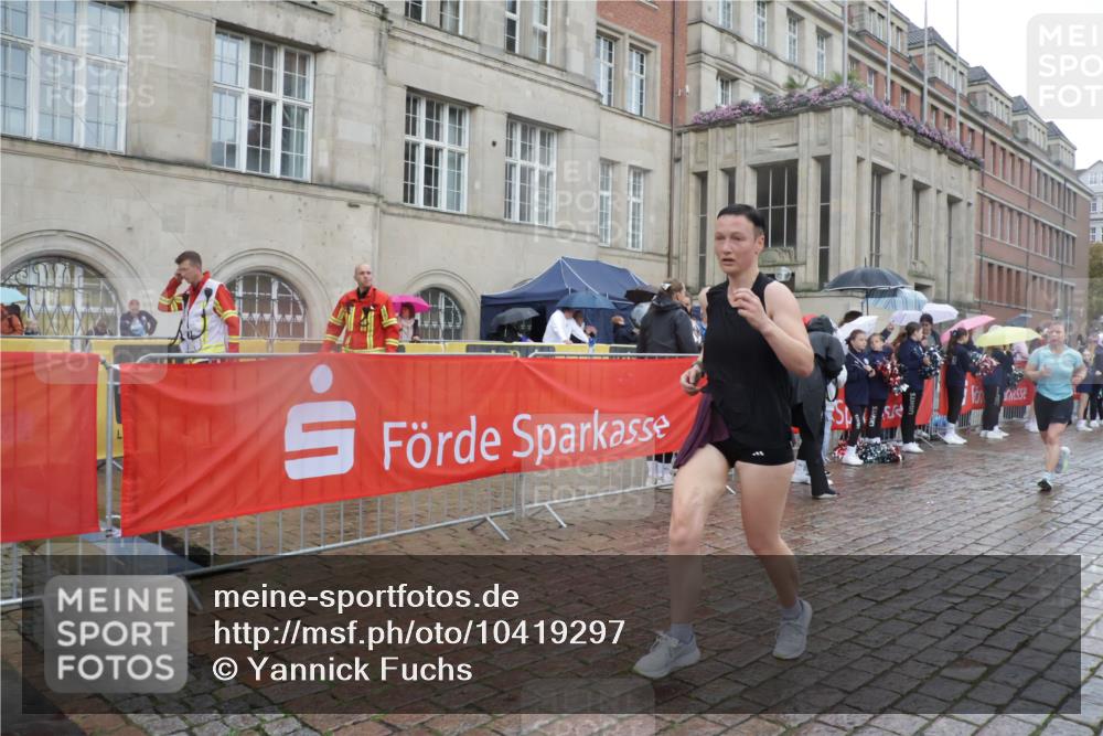 13.09.2026 - Kiel Lauf Yannick Fuchs http://msf.ph/oto/10419297 13.09.2026 10:51:29 Ziel 240, 901, 1804, 2035, 2519, 2690, 2803, 3029, 3440, 3751, 3879, 4040, 4205, 4613, 4619, 4646, 4939, 5441, 5735, 6663, 6865, 6928, 7043, 7914, 8373, 9030, 9699, 9951, 9970, 10384, 10459, 10474, 10617, 11171, 12019, 12300, 12420, 238, 251, 260, 386, 638, 680, 1442, 1758, 2247, 2672, 2730, 2772, 3873, 4106, 4258, 4259, 4271, 4273, 4354, 4745, 5525, 5999, 6293, 6557, 6865, 6948, 7013, 7469, 8464, 9007, 9092, 9689, 11454, 101, 201, 310, 1754, 2393, 2468, 3013, 4084, 5174, 7141 meine-sportfotos.de