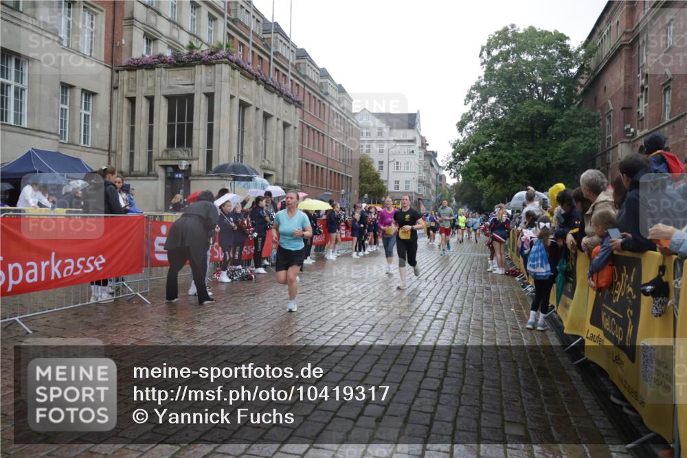 13.09.2026 - Kiel Lauf Yannick Fuchs http://msf.ph/oto/10419317 13.09.2026 10:51:30 Ziel 101, 240, 901, 1804, 1890, 2035, 2519, 2690, 2803, 3029, 3440, 3751, 3879, 4040, 4205, 4613, 4619, 4646, 4939, 5441, 5735, 6663, 6928, 7043, 7914, 8373, 9030, 9699, 9951, 9970, 10384, 10440, 10459, 10474, 10617, 11079, 11171, 12019, 12300, 12420, 238, 251, 260, 386, 638, 680, 1442, 1758, 2247, 2672, 2730, 3873, 4106, 4205, 4258, 4259, 4271, 4273, 4354, 4745, 5525, 5999, 6293, 6557, 6865, 6948, 7013, 7469, 8464, 9007, 201, 310, 1754, 2393, 2468, 3013, 4084, 5174, 7141 meine-sportfotos.de