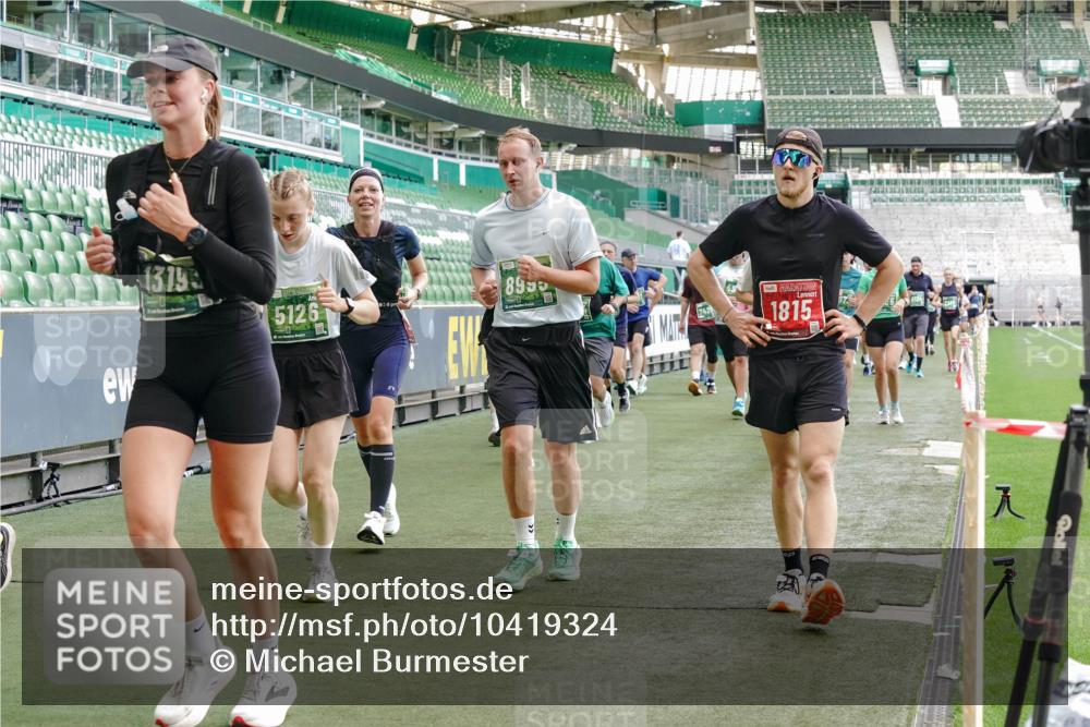 13.09.2026 - 21. swb-Marathon Bremen Michael Burmester http://msf.ph/oto/10419324 13.09.2026 13:21:01 Laufen im Stadion 258, 351, 423, 441, 464, 601, 620, 704, 782, 851, 1060, 1066, 1094, 1129, 1156, 1158, 1177, 1316, 1344, 1409, 1439, 1446, 1518, 1676, 1697, 1756, 1808, 1815, 1846, 1916, 2010, 2028, 2064, 2139, 2201, 2258, 2278, 2349, 2394, 2395, 2414, 2417, 2437, 2501, 2519, 2533, 2551, 2588, 2626, 2694, 2695, 2722, 2736, 2756, 2793, 2828, 2886, 2954, 2995, 3004, 3010, 3017, 3018, 3022, 3034, 3035, 3036, 3037, 3059, 3070, 3074, 3102, 3116, 3139, 3144, 3225, 3243, 3263, 3264, 3310, 3315 meine-sportfotos.de