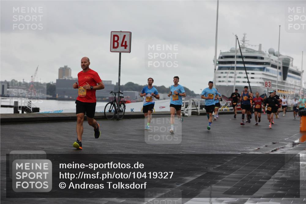 13.09.2026 - Kiel Lauf Andreas Tolksdorf http://msf.ph/oto/10419327 13.09.2026 10:57:23 Kiellinie 2124, 4, 3157, 2231, 3 meine-sportfotos.de