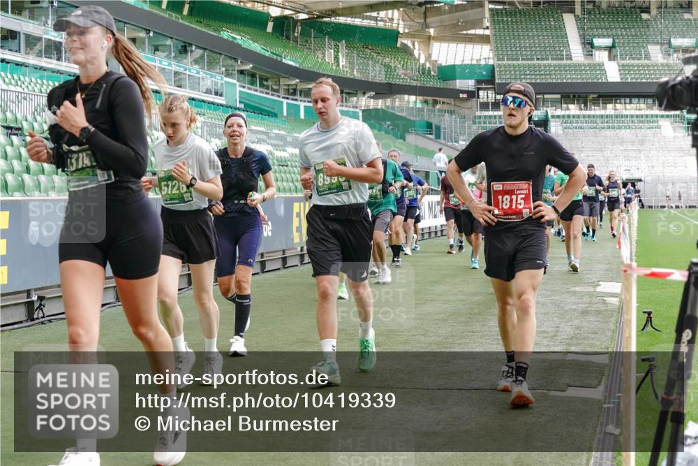 13.09.2026 - 21. swb-Marathon Bremen Michael Burmester http://msf.ph/oto/10419339 13.09.2026 13:21:01 Laufen im Stadion 258, 351, 423, 441, 464, 601, 620, 704, 782, 851, 1060, 1066, 1094, 1129, 1156, 1158, 1177, 1316, 1344, 1409, 1439, 1446, 1518, 1676, 1697, 1756, 1808, 1815, 1846, 1916, 2010, 2028, 2064, 2139, 2201, 2258, 2278, 2349, 2394, 2395, 2414, 2417, 2437, 2501, 2519, 2533, 2551, 2588, 2626, 2694, 2695, 2722, 2736, 2756, 2793, 2828, 2886, 2954, 2995, 3004, 3010, 3017, 3018, 3022, 3034, 3035, 3036, 3037, 3059, 3070, 3074, 3102, 3116, 3139, 3144, 3225, 3243, 3263, 3264, 3310, 3315 meine-sportfotos.de
