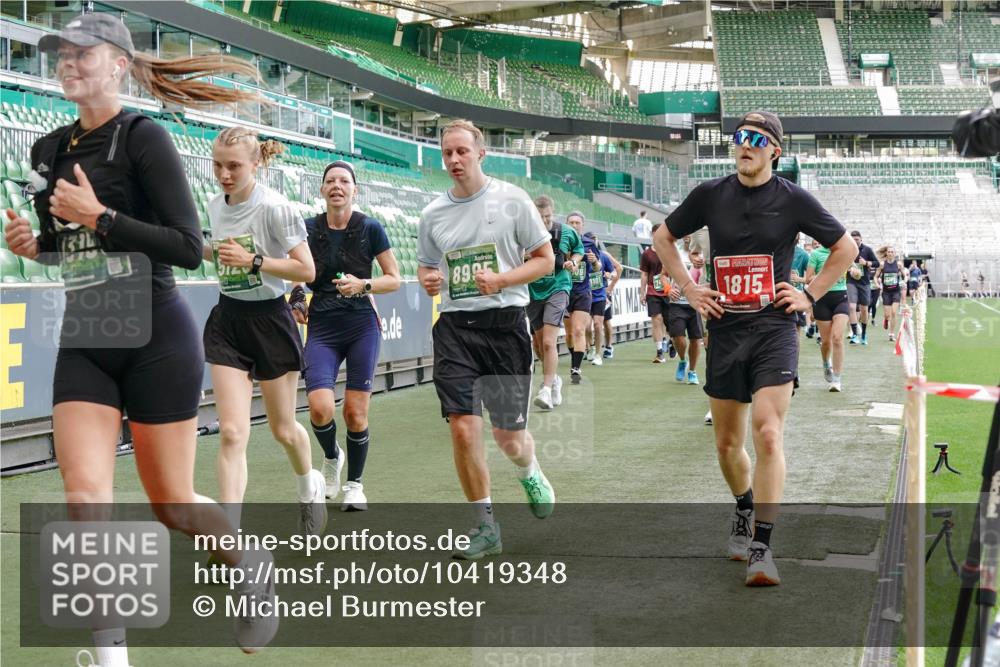 13.09.2026 - 21. swb-Marathon Bremen Michael Burmester http://msf.ph/oto/10419348 13.09.2026 13:21:01 Laufen im Stadion 258, 351, 423, 441, 464, 601, 620, 704, 782, 851, 1060, 1066, 1094, 1129, 1156, 1158, 1177, 1316, 1344, 1409, 1439, 1446, 1518, 1676, 1697, 1756, 1808, 1815, 1846, 1916, 2010, 2028, 2064, 2139, 2201, 2258, 2278, 2349, 2394, 2395, 2414, 2417, 2437, 2501, 2519, 2533, 2551, 2588, 2626, 2694, 2695, 2722, 2736, 2756, 2793, 2828, 2886, 2954, 2995, 3004, 3010, 3017, 3018, 3022, 3034, 3035, 3036, 3037, 3059, 3070, 3074, 3102, 3116, 3139, 3144, 3225, 3243, 3263, 3264, 3310, 3315 meine-sportfotos.de