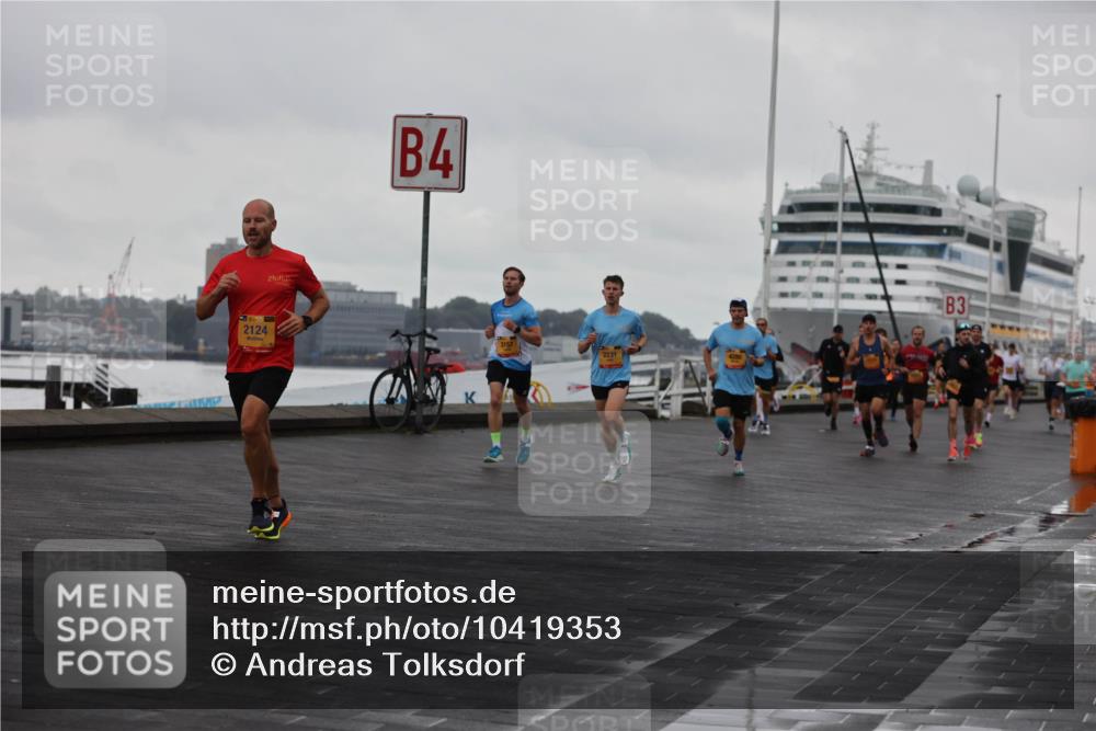 13.09.2026 - Kiel Lauf Andreas Tolksdorf http://msf.ph/oto/10419353 13.09.2026 10:57:23 Kiellinie 2124, 4, 3157, 3 meine-sportfotos.de
