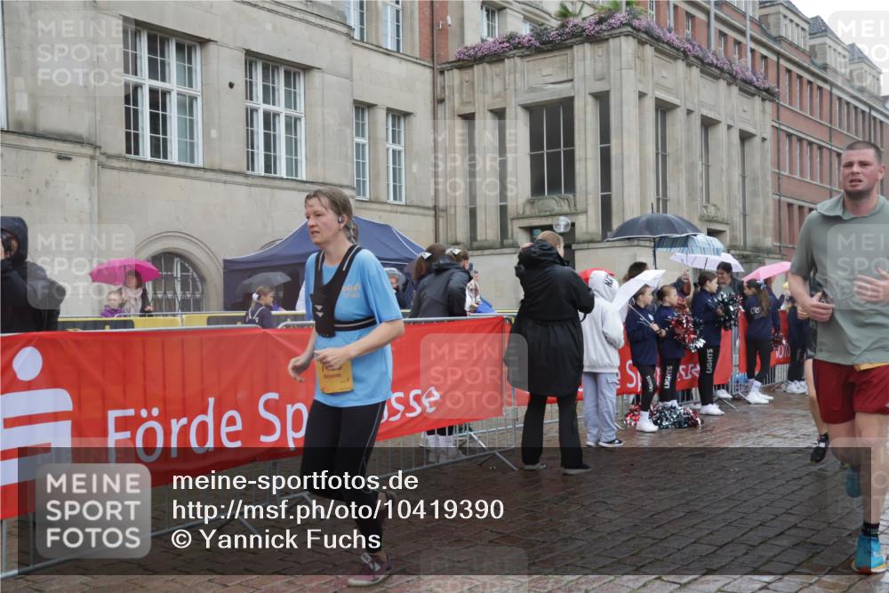 13.09.2026 - Kiel Lauf Yannick Fuchs http://msf.ph/oto/10419390 13.09.2026 10:51:36 Ziel 101, 201, 310, 1754, 1804, 1890, 2035, 2393, 2468, 2519, 2690, 3013, 3440, 4040, 4084, 4613, 4619, 4646, 4939, 5441, 5735, 6177, 6928, 7141, 7740, 7914, 8373, 8625, 8627, 9030, 9699, 9970, 10384, 10440, 10459, 10474, 11079, 12420, 12755, 238, 240, 251, 260, 386, 638, 680, 901, 1758, 2247, 2672, 2730, 2803, 3029, 3751, 3873, 3879, 4106, 4205, 4258, 4259, 4271, 4273, 4745, 5525, 5999, 6293, 6663, 6865, 6948, 7043, 7469, 8464, 9007, 5174 meine-sportfotos.de