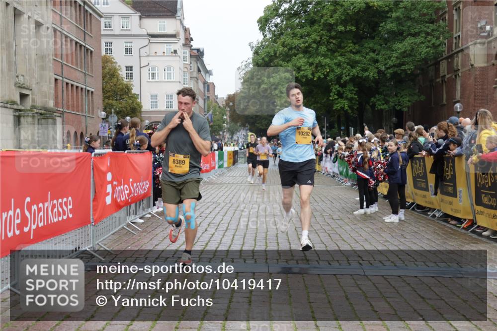 13.09.2026 - Kiel Lauf Yannick Fuchs http://msf.ph/oto/10419417 13.09.2026 09:41:01 Ziel 1630, 1787, 3883, 4137, 5039, 6299, 8389, 8493, 8636, 9726, 10202, 420, 1081, 1630, 2847, 3552, 3694, 6563, 7131, 7239, 7730, 9578, 10353, 11750, 11792, 12225, 1593, 1671, 1966, 9608, 10299, 10974, 11983, 2284, 2695, 3694, 4987, 10971 meine-sportfotos.de