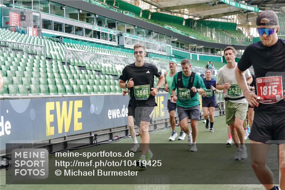 13.09.2026 - 21. swb-Marathon Bremen Michael Burmester http://msf.ph/oto/10419425 13.09.2026 13:21:03 Laufen im Stadion 258, 351, 423, 441, 464, 601, 620, 704, 782, 851, 1060, 1066, 1094, 1129, 1158, 1177, 1316, 1344, 1409, 1439, 1446, 1518, 1676, 1697, 1729, 1756, 1808, 1815, 1846, 1916, 2010, 2028, 2064, 2139, 2201, 2258, 2278, 2349, 2394, 2395, 2414, 2417, 2437, 2501, 2519, 2533, 2551, 2588, 2626, 2652, 2694, 2695, 2736, 2756, 2793, 2828, 2886, 2954, 2995, 3004, 3010, 3017, 3018, 3022, 3034, 3035, 3036, 3037, 3059, 3070, 3074, 3102, 3116, 3139, 3144, 3225, 3243, 3263, 3264, 3310, 3315 meine-sportfotos.de