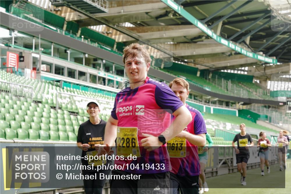 13.09.2026 - 21. swb-Marathon Bremen Michael Burmester http://msf.ph/oto/10419433 13.09.2026 10:43:38 Laufen im Stadion 10002, 10004, 10005, 10148, 10176, 10271, 10295, 10303, 10325, 10330, 10335, 10361, 10362, 10395, 10396, 10402, 10459, 10474, 10490, 10491, 10513, 10557, 10572, 10605, 10606, 10629, 10665, 10752, 10756, 10773, 10779, 10784, 10805, 10854, 10880, 10882, 10899, 10900, 10997, 10999, 11026, 11027, 11041, 11078, 11090, 11097, 11098, 11140, 11173, 11192, 11217, 11233, 11264, 11274, 11307, 11333, 11337, 11355, 11385, 11408, 11448, 11456, 11461, 11482, 11943 meine-sportfotos.de