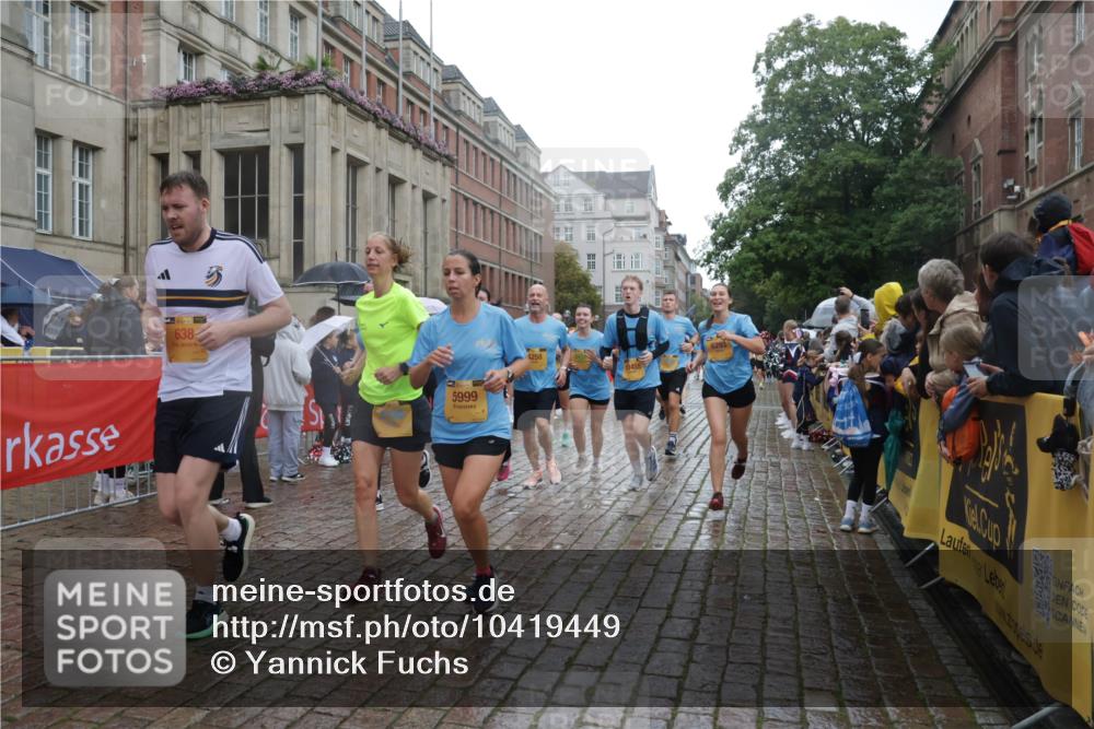 13.09.2026 - Kiel Lauf Yannick Fuchs http://msf.ph/oto/10419449 13.09.2026 10:51:40 Ziel 101, 201, 310, 1231, 1568, 1754, 1804, 1890, 2393, 2468, 2470, 2519, 2690, 2783, 3013, 3440, 4084, 4613, 4646, 4939, 5174, 5441, 6177, 6367, 6928, 7141, 7204, 7740, 8197, 8373, 8625, 8627, 9265, 9970, 10384, 10440, 11079, 11332, 11551, 12135, 12420, 12755, 238, 240, 251, 260, 386, 638, 680, 901, 1758, 2035, 2247, 2672, 2730, 2803, 3029, 3751, 3873, 3879, 4040, 4205, 4258, 4259, 4271, 4619, 5525, 5735, 5999, 6293, 6663, 6865, 6948, 7043, 7914, 8373, 8464, 9007, 9030, 23 meine-sportfotos.de