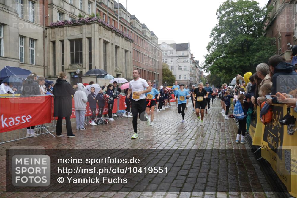 13.09.2026 - Kiel Lauf Yannick Fuchs http://msf.ph/oto/10419551 13.09.2026 10:51:46 Ziel 201, 310, 826, 1231, 1568, 1600, 1754, 2393, 2404, 2468, 2470, 2566, 2783, 3013, 3956, 4084, 4175, 4476, 4887, 5174, 5866, 6177, 6287, 6367, 7141, 7204, 7740, 8108, 8197, 8625, 8627, 9265, 10345, 11332, 11551, 12135, 12387, 12755, 101, 238, 240, 251, 260, 680, 901, 1804, 1890, 2035, 2519, 2672, 2690, 2803, 3029, 3440, 3751, 3879, 4040, 4205, 4271, 4613, 4619, 4646, 4939, 5441, 5525, 5735, 6177, 6663, 6865, 6928, 6948, 7043, 7914, 8373, 9030, 23 meine-sportfotos.de