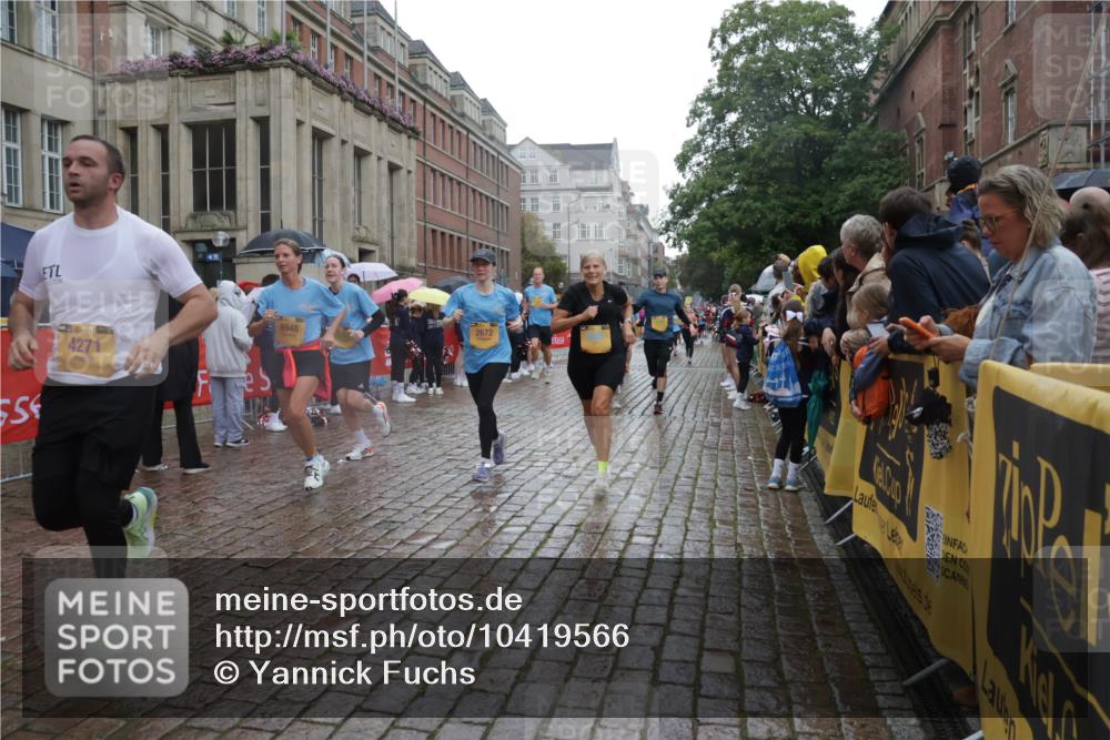 13.09.2026 - Kiel Lauf Yannick Fuchs http://msf.ph/oto/10419566 13.09.2026 10:51:48 Ziel 201, 310, 826, 1231, 1568, 1591, 1600, 1754, 2404, 2468, 2470, 2566, 2783, 3013, 3956, 4084, 4175, 4476, 4887, 5174, 5866, 6287, 6349, 6367, 7204, 7740, 8108, 8197, 8413, 8625, 8627, 9265, 10241, 10345, 10689, 11332, 11551, 12135, 12387, 12755, 101, 238, 240, 251, 260, 680, 901, 1804, 1890, 2035, 2393, 2519, 2672, 2690, 2803, 3029, 3440, 3751, 3879, 4040, 4205, 4271, 4613, 4619, 4646, 4939, 5441, 5525, 5735, 6177, 6663, 6865, 6928, 6948, 7043, 7914, 8373, 9030, 23 meine-sportfotos.de
