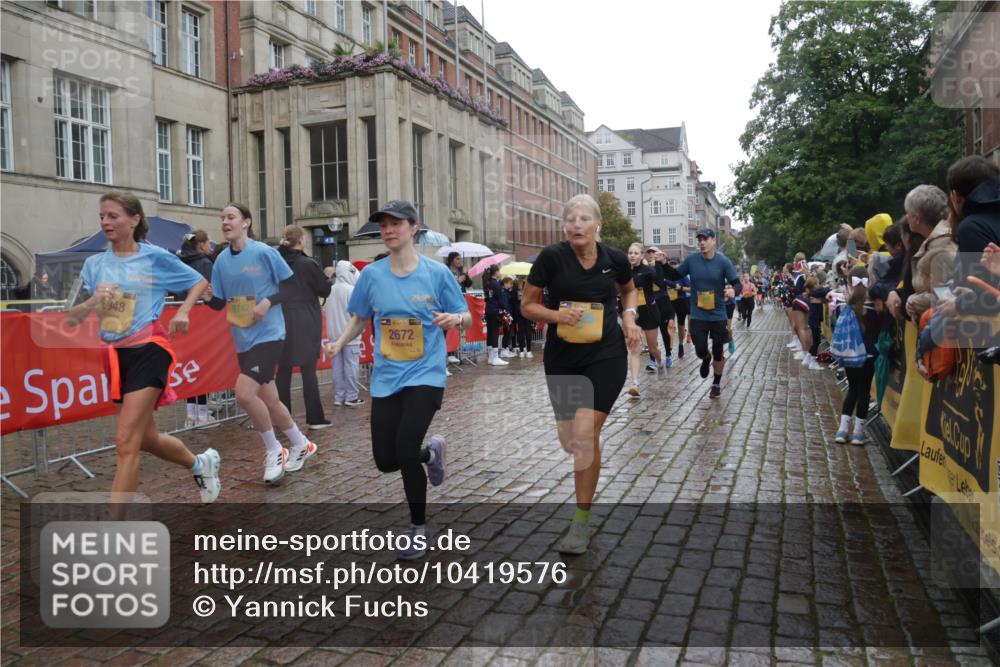 13.09.2026 - Kiel Lauf Yannick Fuchs http://msf.ph/oto/10419576 13.09.2026 10:51:48 Ziel 201, 310, 826, 1231, 1568, 1591, 1600, 1754, 2404, 2468, 2470, 2566, 2783, 3013, 3956, 4084, 4175, 4476, 4887, 5174, 5866, 6287, 6349, 6367, 7204, 7740, 8108, 8197, 8413, 8625, 8627, 9265, 10241, 10345, 10689, 11332, 11551, 12135, 12387, 12755, 101, 238, 240, 251, 260, 680, 901, 1804, 1890, 2035, 2393, 2519, 2672, 2690, 2803, 3029, 3440, 3751, 3879, 4040, 4205, 4271, 4613, 4619, 4646, 4939, 5441, 5525, 5735, 6177, 6663, 6865, 6928, 6948, 7043, 7914, 8373, 9030, 23 meine-sportfotos.de
