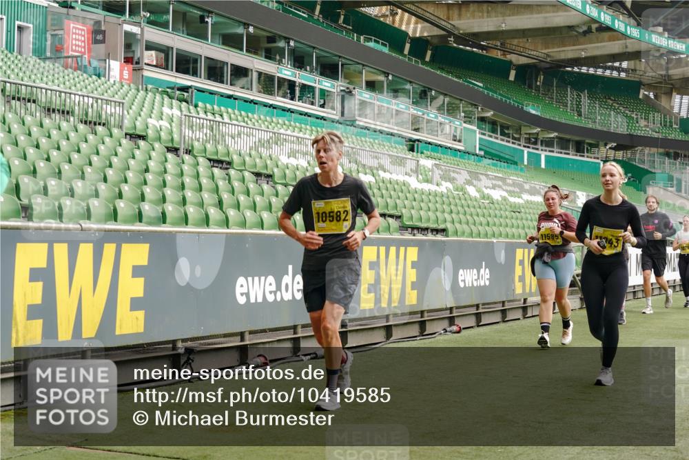 13.09.2026 - 21. swb-Marathon Bremen Michael Burmester http://msf.ph/oto/10419585 13.09.2026 10:43:41 Laufen im Stadion 10002, 10004, 10005, 10148, 10176, 10271, 10295, 10303, 10325, 10330, 10335, 10361, 10362, 10395, 10402, 10459, 10474, 10490, 10491, 10513, 10557, 10572, 10605, 10606, 10629, 10665, 10752, 10756, 10773, 10779, 10784, 10805, 10854, 10880, 10882, 10899, 10900, 10997, 10999, 11026, 11027, 11041, 11078, 11090, 11097, 11098, 11140, 11173, 11192, 11217, 11233, 11264, 11274, 11307, 11333, 11337, 11355, 11385, 11408, 11448, 11456, 11461, 11482, 11943, 12334 meine-sportfotos.de