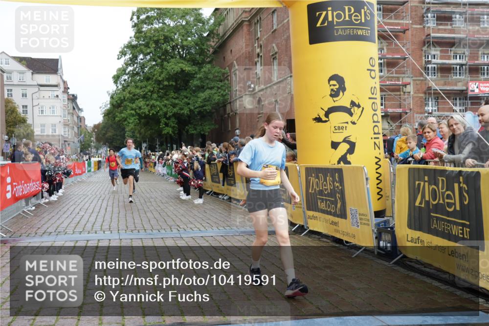 13.09.2026 - Kiel Lauf Yannick Fuchs http://msf.ph/oto/10419591 13.09.2026 09:41:12 Ziel 1593, 1966, 3883, 4137, 9608, 10299, 10974, 420, 1630, 1787, 3552, 5039, 6299, 6563, 7131, 7730, 8389, 8493, 8636, 9578, 9726, 10202, 10353, 11792, 12225, 1671, 4068, 4315, 9110, 11106, 11645, 11983, 12166, 1081, 2847, 3552, 6563, 7131, 7239, 7730, 11750 meine-sportfotos.de
