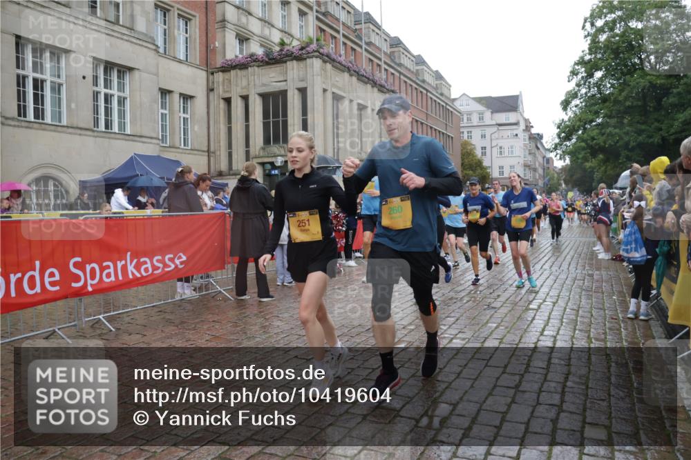 13.09.2026 - Kiel Lauf Yannick Fuchs http://msf.ph/oto/10419604 13.09.2026 10:51:50 Ziel 201, 310, 826, 1231, 1568, 1591, 1600, 2404, 2468, 2470, 2566, 2783, 3013, 3956, 4084, 4175, 4476, 4887, 5157, 5174, 5317, 5866, 6287, 6349, 6367, 7204, 7740, 8108, 8197, 8413, 9265, 10166, 10241, 10345, 10689, 11332, 11551, 12135, 12387, 12755, 101, 238, 240, 251, 260, 310, 680, 901, 1754, 1804, 1890, 2035, 2393, 2519, 2690, 2803, 3029, 3440, 3751, 3879, 4040, 4205, 4613, 4619, 4646, 4939, 5441, 5735, 6177, 6663, 6865, 6928, 7043, 7914, 8373, 9030, 23, 238 meine-sportfotos.de