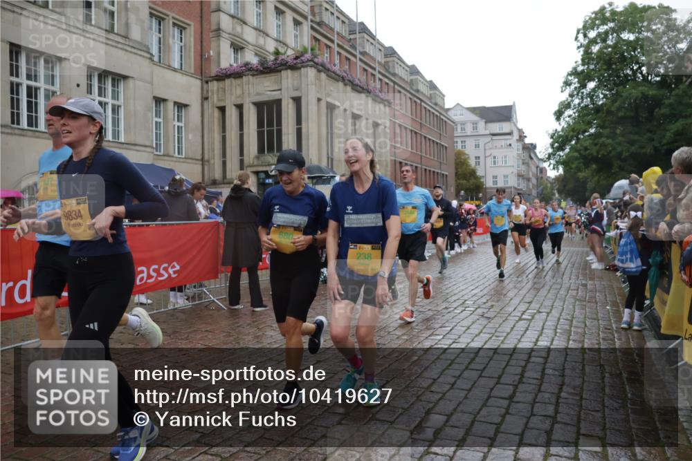 13.09.2026 - Kiel Lauf Yannick Fuchs http://msf.ph/oto/10419627 13.09.2026 10:51:52 Ziel 23, 826, 1231, 1568, 1591, 1600, 2404, 2470, 2566, 2783, 3956, 4175, 4476, 4887, 5157, 5174, 5317, 5866, 6287, 6349, 6367, 6714, 7204, 7338, 8108, 8197, 8319, 8413, 9265, 10166, 10241, 10345, 10689, 11332, 11500, 11551, 12135, 12387, 101, 201, 238, 240, 310, 680, 901, 1754, 1804, 1890, 2035, 2393, 2468, 2519, 2690, 2803, 3013, 3029, 3440, 3751, 3879, 4040, 4084, 4205, 4613, 4619, 4646, 4939, 5174, 5441, 5735, 6177, 6663, 6865, 6928, 7043, 7914, 8373, 9030, 238 meine-sportfotos.de