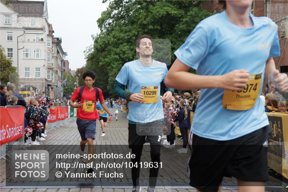 13.09.2026 - Kiel Lauf Yannick Fuchs http://msf.ph/oto/10419631 13.09.2026 09:41:15 Ziel 1593, 1671, 1966, 4137, 9608, 10299, 10974, 11983, 420, 1630, 1787, 3883, 5039, 6299, 8389, 8493, 8636, 9578, 9726, 10202, 10353, 11792, 12225, 4068, 4315, 9110, 9771, 11106, 11645, 12166, 420, 3552, 6563, 7131, 7730, 10353, 11750, 12225 meine-sportfotos.de