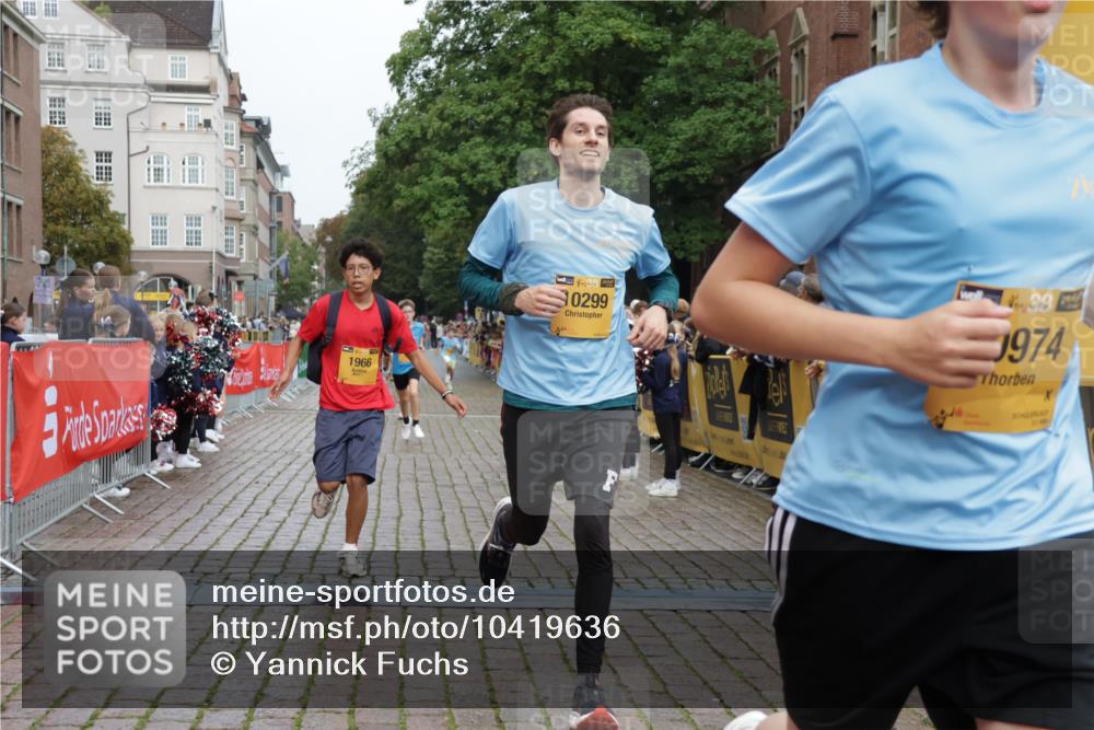 13.09.2026 - Kiel Lauf Yannick Fuchs http://msf.ph/oto/10419636 13.09.2026 09:41:15 Ziel 1593, 1671, 1966, 4137, 9608, 10299, 10974, 11983, 420, 1630, 1787, 3883, 5039, 6299, 8389, 8493, 8636, 9578, 9726, 10202, 10353, 11792, 12225, 4068, 4315, 9110, 9771, 11106, 11645, 12166, 420, 3552, 6563, 7131, 7730, 10353, 11750, 12225 meine-sportfotos.de