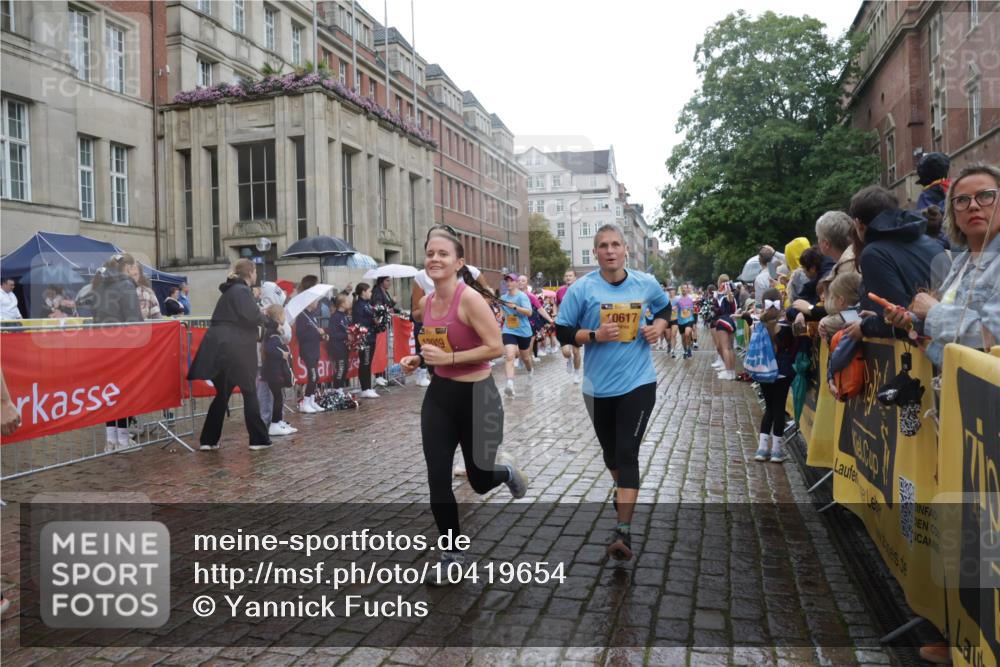 13.09.2026 - Kiel Lauf Yannick Fuchs http://msf.ph/oto/10419654 13.09.2026 10:51:55 Ziel 23, 171, 825, 826, 1568, 1591, 1600, 2404, 2470, 2566, 3644, 3956, 4175, 4385, 4476, 4887, 5157, 5317, 5866, 6287, 6349, 6714, 7338, 8108, 8319, 8413, 9267, 10166, 10241, 10345, 10598, 10637, 10689, 11332, 11500, 11551, 12387, 101, 201, 240, 310, 901, 1231, 1568, 1754, 1804, 1890, 2035, 2393, 2468, 2470, 2519, 2690, 2783, 2803, 3013, 3029, 3440, 3751, 3879, 4040, 4084, 4205, 4613, 4619, 4646, 4939, 5174, 5441, 5735, 6177, 6367, 6663, 6928, 7043, 7914, 8373, 9030, 238 meine-sportfotos.de