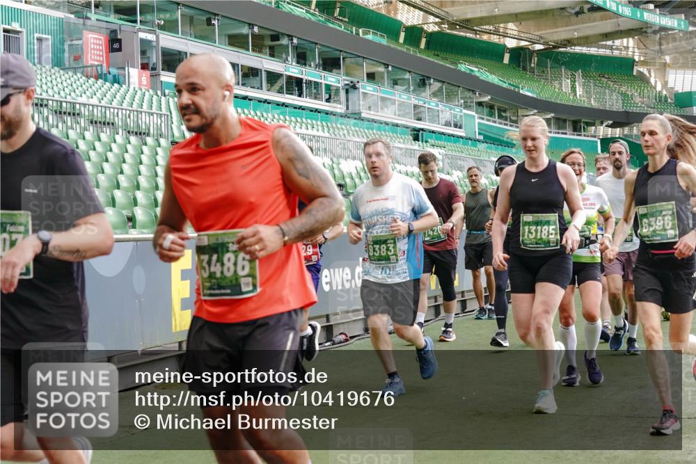 13.09.2026 - 21. swb-Marathon Bremen Michael Burmester http://msf.ph/oto/10419676 13.09.2026 13:21:10 Laufen im Stadion 128, 258, 351, 423, 441, 464, 601, 620, 704, 782, 851, 1060, 1066, 1094, 1129, 1158, 1177, 1316, 1344, 1409, 1417, 1439, 1446, 1518, 1676, 1697, 1729, 1756, 1808, 1815, 1846, 1916, 2010, 2028, 2064, 2139, 2201, 2258, 2278, 2349, 2394, 2395, 2414, 2417, 2437, 2501, 2519, 2533, 2551, 2588, 2652, 2694, 2695, 2736, 2756, 2793, 2828, 2886, 2954, 2995, 3004, 3010, 3017, 3018, 3022, 3034, 3035, 3036, 3037, 3059, 3070, 3074, 3102, 3139, 3144, 3225, 3264, 3310 meine-sportfotos.de