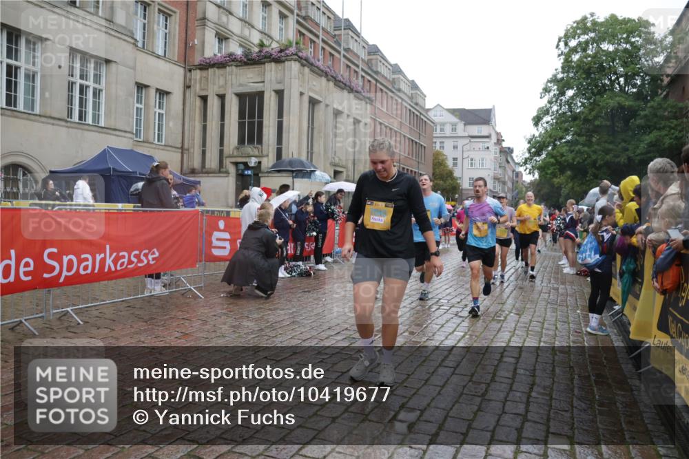 13.09.2026 - Kiel Lauf Yannick Fuchs http://msf.ph/oto/10419677 13.09.2026 10:51:58 Ziel 23, 171, 825, 826, 1364, 1365, 1591, 1600, 2404, 2484, 2806, 3644, 3956, 4175, 4385, 4476, 5157, 5317, 5866, 5994, 6287, 6349, 6714, 7338, 8108, 8292, 8319, 8413, 9267, 10071, 10166, 10241, 10598, 10637, 10689, 11380, 11500, 101, 201, 240, 310, 826, 1231, 1568, 1754, 1804, 1890, 2035, 2393, 2468, 2470, 2519, 2566, 2690, 2783, 2803, 3013, 3029, 3440, 3751, 3879, 4040, 4084, 4613, 4619, 4646, 4887, 4939, 5174, 5441, 5735, 6177, 6367, 6928, 7043, 7914, 8373, 9030, 238 meine-sportfotos.de