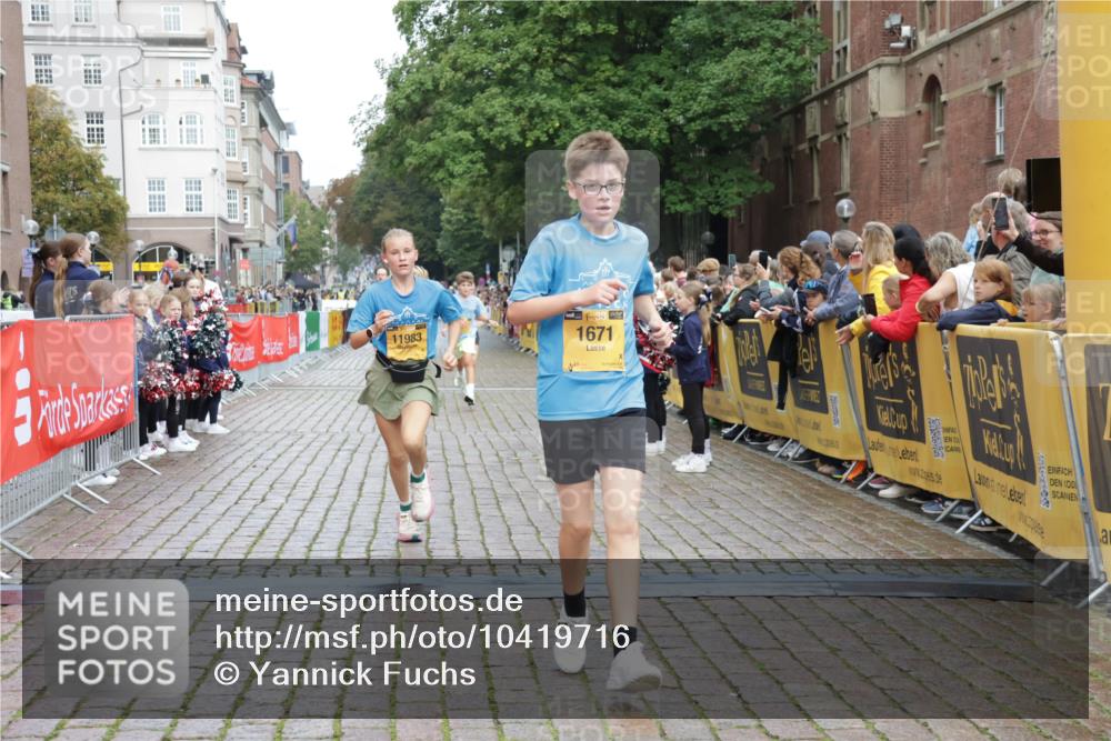 13.09.2026 - Kiel Lauf Yannick Fuchs http://msf.ph/oto/10419716 13.09.2026 09:41:19 Ziel 1671, 1966, 9110, 9608, 10299, 10974, 11645, 11983, 12166, 1593, 1630, 1787, 3883, 4137, 5039, 6299, 8389, 8493, 8636, 9578, 9726, 10202, 11792, 4068, 4315, 6649, 9771, 11106, 420, 3552, 6563, 7131, 7730, 10353, 11792, 12225 meine-sportfotos.de