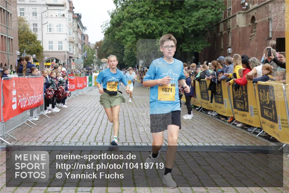 13.09.2026 - Kiel Lauf Yannick Fuchs http://msf.ph/oto/10419719 13.09.2026 09:41:20 Ziel 1671, 1966, 4068, 9110, 9608, 10299, 10974, 11645, 11983, 12166, 1593, 1630, 1787, 3883, 4137, 5039, 6299, 8389, 8493, 8636, 9578, 9608, 9726, 10202, 11792, 4315, 4704, 6649, 9771, 11106, 420, 3552, 6563, 7131, 7730, 10353, 11792, 12225 meine-sportfotos.de