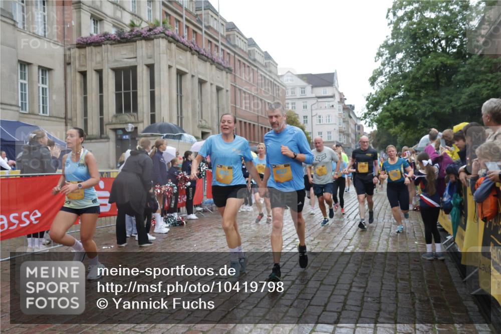 13.09.2026 - Kiel Lauf Yannick Fuchs http://msf.ph/oto/10419798 13.09.2026 10:52:12 Ziel 777, 1027, 1364, 1365, 1811, 1869, 2438, 2484, 2991, 3280, 3435, 3529, 3881, 4008, 4577, 4957, 4977, 5321, 5359, 6069, 6110, 6113, 6872, 7053, 7447, 7464, 7647, 8051, 8292, 8326, 8898, 9221, 9624, 9894, 10540, 10755, 10802, 10811, 10992, 11308, 11915, 12536, 23, 171, 201, 310, 825, 826, 1231, 1364, 1365, 1568, 1591, 1600, 1754, 2393, 2404, 2468, 2470, 2484, 2566, 2783, 2806, 3013, 3644, 3956, 4084, 4175, 4385, 4476, 4887, 5174, 6367, 310, 1754, 8625 meine-sportfotos.de