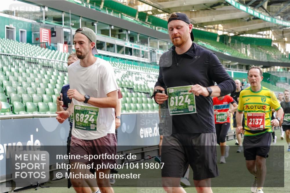 13.09.2026 - 21. swb-Marathon Bremen Michael Burmester http://msf.ph/oto/10419807 13.09.2026 13:21:13 Laufen im Stadion 128, 258, 351, 423, 441, 464, 601, 620, 704, 782, 851, 1060, 1066, 1094, 1129, 1158, 1177, 1316, 1344, 1409, 1417, 1439, 1446, 1518, 1676, 1697, 1729, 1756, 1808, 1815, 1846, 2010, 2028, 2064, 2139, 2201, 2258, 2278, 2349, 2394, 2395, 2414, 2417, 2437, 2501, 2519, 2533, 2551, 2588, 2652, 2694, 2695, 2736, 2756, 2793, 2828, 2886, 2954, 2995, 3004, 3010, 3017, 3018, 3022, 3034, 3035, 3036, 3037, 3059, 3070, 3074, 3102, 3139, 3144, 3225, 3264, 3310 meine-sportfotos.de