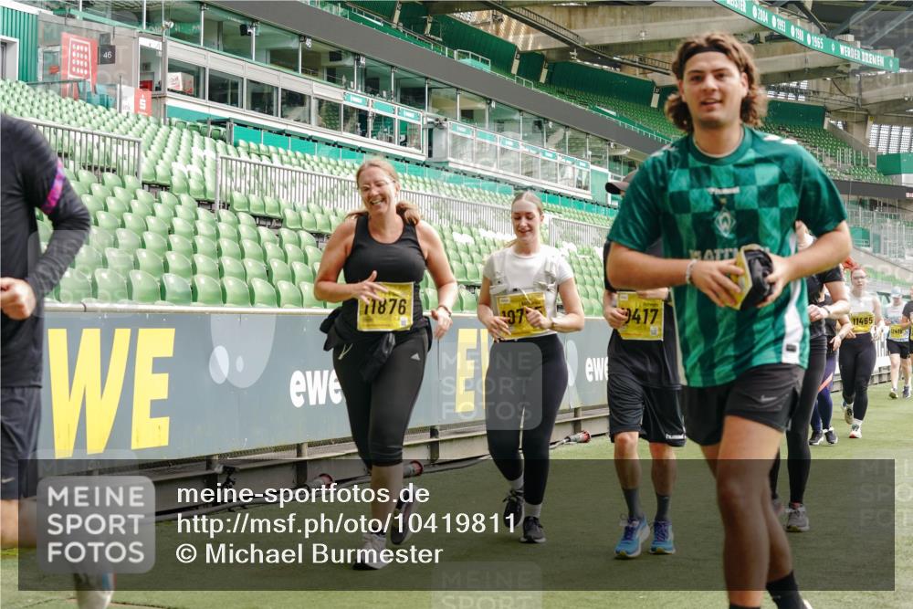 13.09.2026 - 21. swb-Marathon Bremen Michael Burmester http://msf.ph/oto/10419811 13.09.2026 10:43:49 Laufen im Stadion 10002, 10004, 10005, 10176, 10191, 10192, 10271, 10295, 10303, 10325, 10330, 10335, 10361, 10362, 10402, 10459, 10474, 10491, 10513, 10557, 10572, 10605, 10606, 10629, 10665, 10752, 10756, 10773, 10779, 10784, 10805, 10880, 10882, 10899, 10900, 10997, 10999, 11026, 11041, 11078, 11140, 11173, 11217, 11233, 11264, 11274, 11307, 11333, 11337, 11355, 11385, 11408, 11448, 11456, 11461, 11482, 11629, 11943, 12311, 12334 meine-sportfotos.de