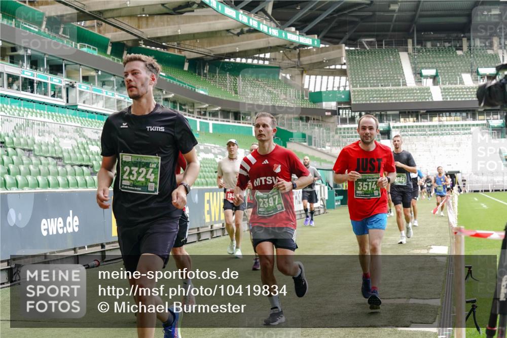 13.09.2026 - 21. swb-Marathon Bremen Michael Burmester http://msf.ph/oto/10419834 13.09.2026 12:58:29 Laufen im Stadion 141, 148, 191, 226, 334, 511, 672, 776, 789, 790, 909, 972, 1010, 1119, 1191, 1199, 1254, 1281, 1535, 1642, 1647, 1752, 1809, 1881, 1900, 1931, 1933, 2046, 2051, 2075, 2210, 2324, 2343, 2367, 2371, 2397, 2402, 2423, 2425, 2493, 2577, 2771, 2807, 2827, 2885, 2903, 2904, 2979, 3021, 3051, 3098, 3120, 3138, 3148, 3182, 3186, 3233, 3319, 3338, 3435, 3516, 3534, 3560, 3655, 3685, 3690, 3695, 3760, 3866, 3933, 3934, 3939, 4101, 4316, 4319, 205 meine-sportfotos.de