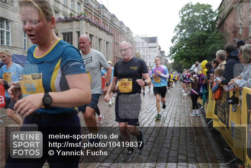 13.09.2026 - Kiel Lauf Yannick Fuchs http://msf.ph/oto/10419837 13.09.2026 10:52:15 Ziel 777, 1027, 1811, 1869, 2438, 2544, 2991, 3280, 3435, 3529, 3630, 3881, 4008, 4577, 4957, 4977, 5126, 5321, 5359, 6069, 6110, 6113, 6872, 7053, 7447, 7464, 7647, 8051, 8326, 8898, 9221, 9624, 9894, 10035, 10126, 10540, 10715, 10755, 10802, 10811, 10992, 11915, 12536, 23, 171, 201, 310, 825, 826, 1231, 1364, 1365, 1568, 1591, 1600, 2404, 2468, 2470, 2484, 2566, 2783, 2806, 3013, 3529, 3644, 3956, 4084, 4175, 4385, 4476, 4887, 5174, 6367, 201, 310, 1754, 8625 meine-sportfotos.de