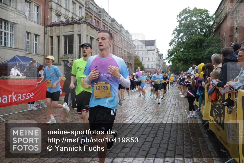 13.09.2026 - Kiel Lauf Yannick Fuchs http://msf.ph/oto/10419853 13.09.2026 10:52:16 Ziel 777, 1027, 1526, 1527, 1811, 1869, 2438, 2544, 2991, 3280, 3435, 3630, 3881, 4008, 4577, 4957, 4977, 5126, 5321, 5359, 6069, 6110, 6113, 6493, 6872, 7053, 7447, 7647, 8051, 8326, 8855, 8898, 9221, 9624, 9894, 10035, 10126, 10540, 10715, 10755, 10802, 10811, 10887, 11915, 12431, 12536, 23, 171, 201, 825, 826, 1231, 1364, 1365, 1568, 1591, 1600, 2404, 2468, 2470, 2484, 2566, 2783, 2806, 3013, 3529, 3644, 3956, 4084, 4175, 4385, 4476, 4887, 5174, 6367, 201, 310, 1754, 8625 meine-sportfotos.de