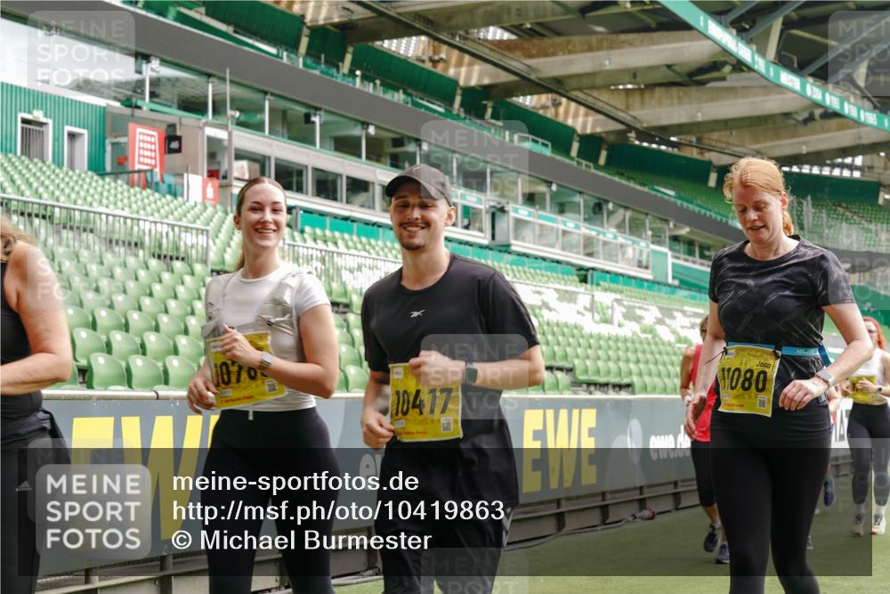 13.09.2026 - 21. swb-Marathon Bremen Michael Burmester http://msf.ph/oto/10419863 13.09.2026 10:43:51 Laufen im Stadion 10002, 10004, 10005, 10176, 10191, 10192, 10271, 10295, 10303, 10325, 10330, 10335, 10361, 10362, 10402, 10459, 10474, 10491, 10513, 10557, 10572, 10605, 10606, 10629, 10752, 10756, 10773, 10779, 10784, 10805, 10880, 10882, 10899, 10900, 10997, 10999, 11026, 11041, 11078, 11173, 11217, 11233, 11264, 11274, 11307, 11333, 11337, 11355, 11385, 11408, 11448, 11456, 11461, 11482, 11629, 11943, 12311, 12334 meine-sportfotos.de